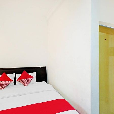 Oyo 90450 Sentra Inn Medan Exterior foto